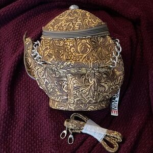 Tea Pot Purse.NWT Leather